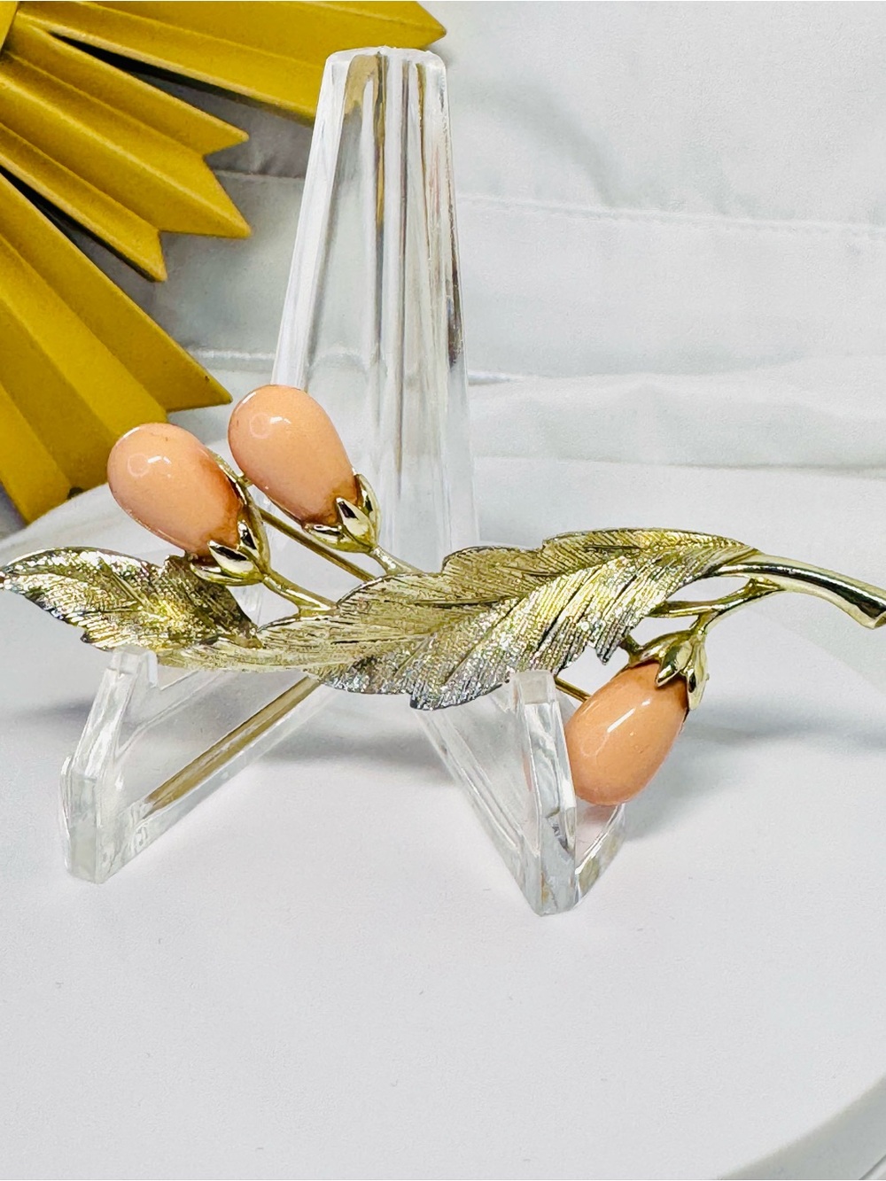 Vintage Sarah Coventry - Elegant Gold Leaf Brooch with Peach Enamel Buds